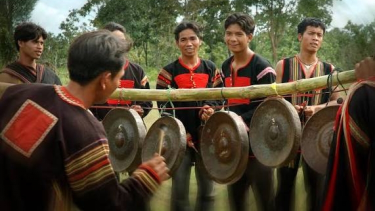 Mtô lač kơ anak čô (Dạy dỗ con cháu)