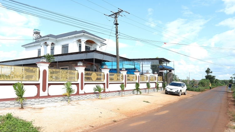 Đảng viên Xuin tơ̆ Kdang- Bơngai pơ̆n tơchĕng, pơ̆n jang