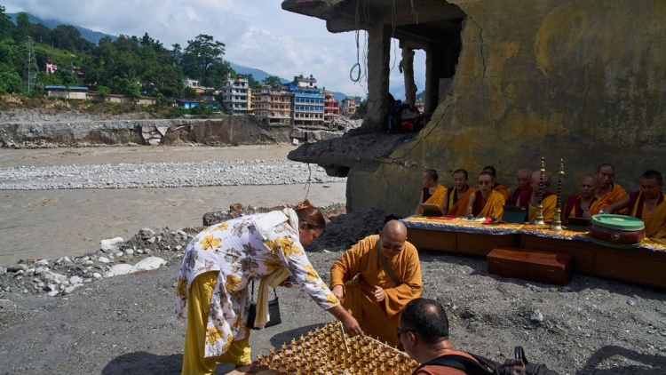 NEPAL K’ĐƯƠI BHA LANG K’TIẾC CHROOT 20 ỨC USD TƠỢ XANG TUH CLAN