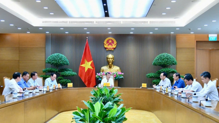Khua dêh čar ơi Lê Minh Hưng: Pơhlôm brơi djop hơdrôm hră amăng hrơi mông tañ hloh 