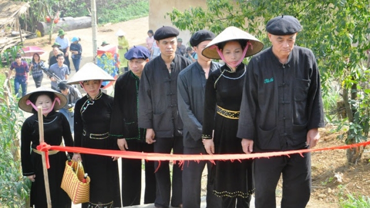 TÀNG PANG HƯA CẦN ĐẢY SLỨN ĐIẾP DÚ BÚNG PỈ NOỌNG DÂN TỘC NỌI CẦN