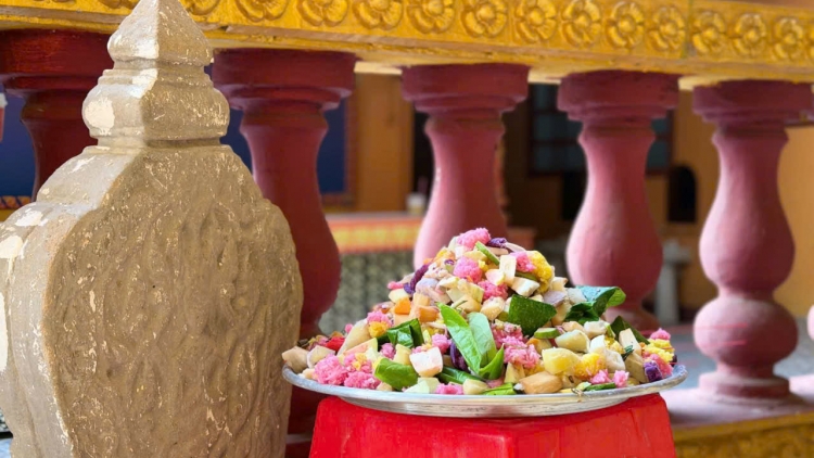 លំនាំល្អផូរផង់ក្នុងទម្លាប់បោះបាយបិណ្ឌនៅរដូវបុណ្យភ្ជុំបិណ្ឌ-សែនដូនតា