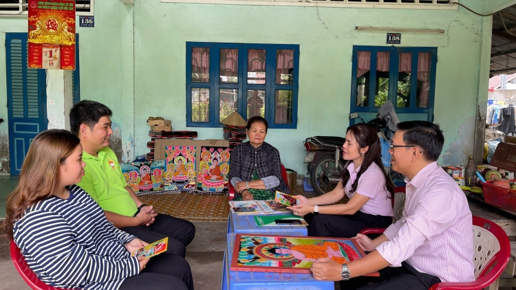 ទុនឥណទានគោលនយោបាយរួមដំណើរជាមួយបងប្អូនខ្មែរ 