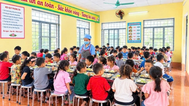 Đảm bảo bữa ăn bán trú cho trẻ vùng cao