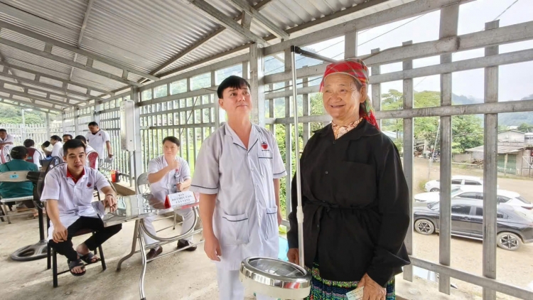 Lập tổ y tế lưu động, khám sức khỏe cho người dân