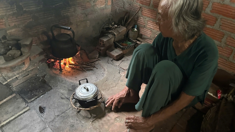 Khói bếp ấm áp hồn quê