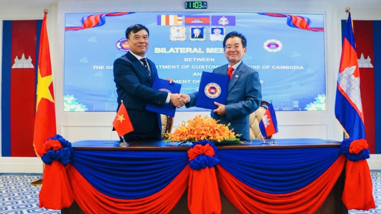Hải quan Việt Nam - Campuchia tăng cường phối hợp chống buôn lậu qua biên giới
