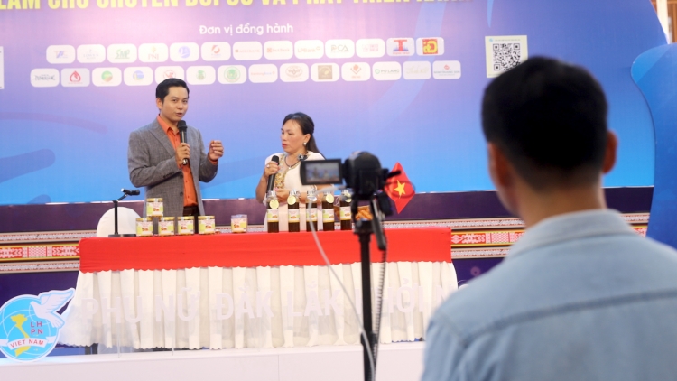 Nông dân đưa công nghệ số vào sản xuất, tiêu thụ nông sản