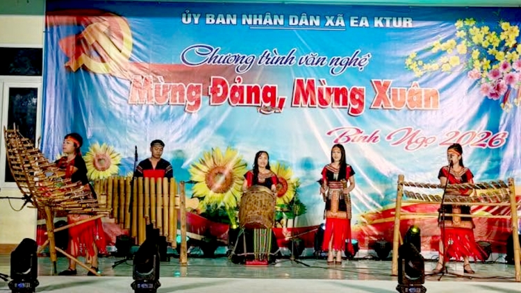 Thanh niên Đắk Lắk tiếp nối nhịp chiêng, điệu dân ca
