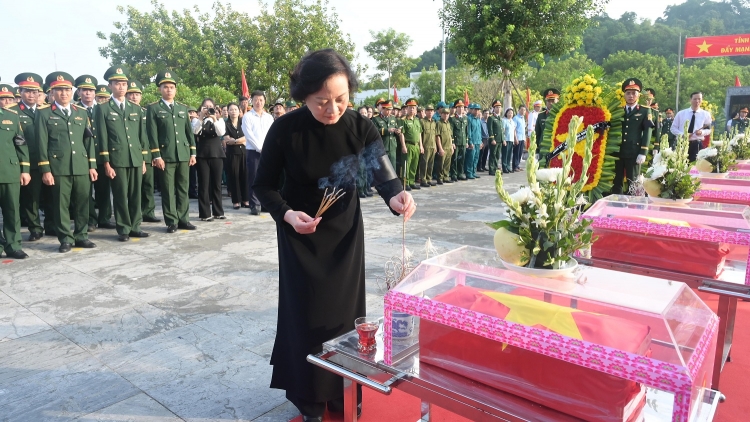 Groi Thủ tướng Chính phủ Phạm Thị Thanh Trà râng ƀư njor khĭt, tâp 71 nting tahen khĭt tâm lơh kăl e ta Lào Cai 