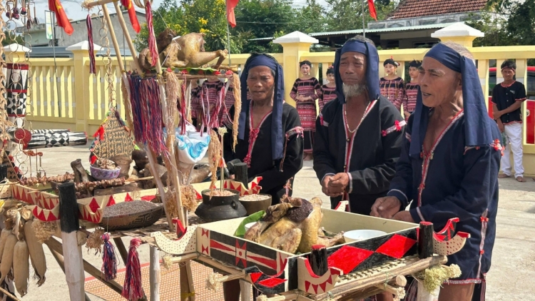 Plung con (adoh pơngui ană)