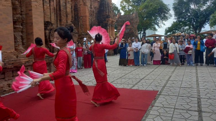 Khánh Hòa hbrâ rơnáu tơdah tơmối Sinuâ ki ôh tá êa ai theh visa