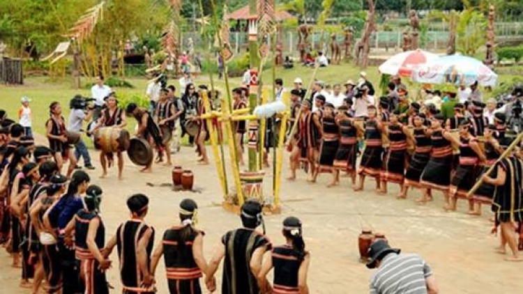 Ƀuôn sang bi mlih mrâo (Buôn làng đổi mới)