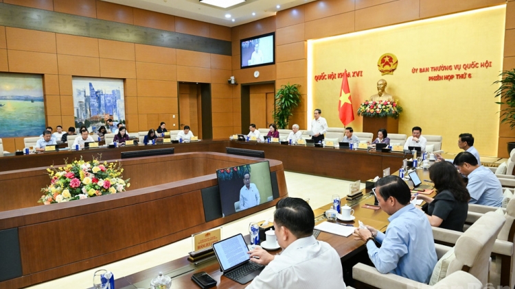 PEIH PAKAK MBANG NYAOM KA 7 DI UY MBAN THUONG VU QUOC HOI