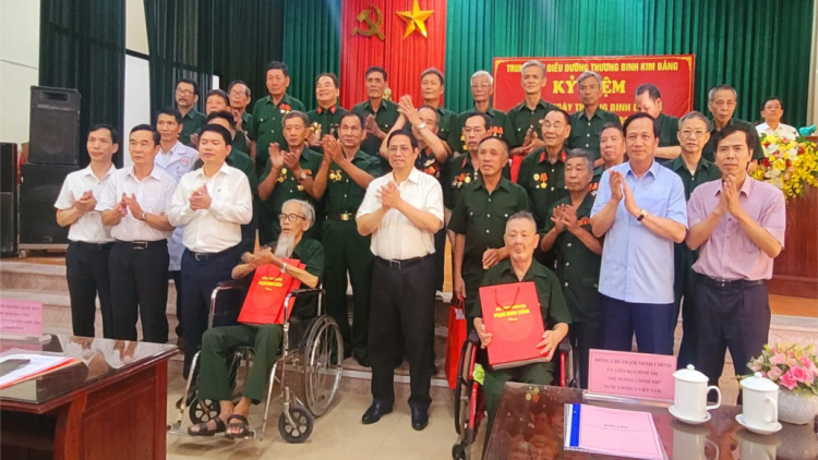 Thủ tướng teh đak Phạm Minh Chính năm tơ mang tơ̆ Anih rong hơ met lĭnh jĭ rơ ka Kim Bảng, dêh char Hà Nam