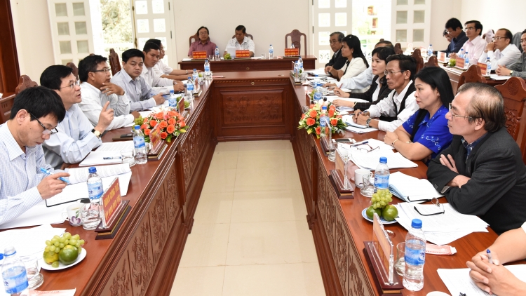 {ok Nông Quốc Tuấn bơ\ jang hăm Dơno\ an^h ve\i lăng kon pơle\i dêh char Gia Lai găh bơ\ jang ve\i lăng kon kông