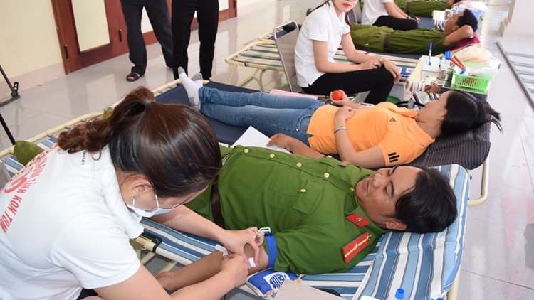 Kon Tum: Hơvơn tôm  kon pơlei plang pham ‘mêm kơ eng