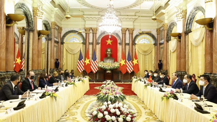 Kơdră chĕp pơgơ̆r Tĕh đak Nguyễn Xuân Phúc pơma dơnŭh hăm Kơ iĕng Kơdră tơm Hoa Kỳ Kamala Harris