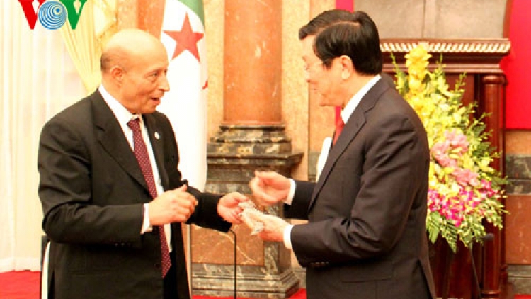 Khaw tin 10h30 saong 14h30 harei 28/3