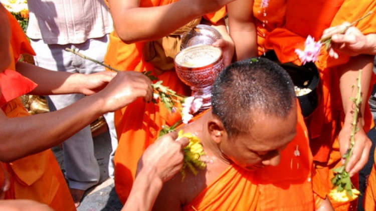 Bhap bani Khmer bhum taneran kraong Cuu Long bui sambai uan raok Chol Chanam Thmay