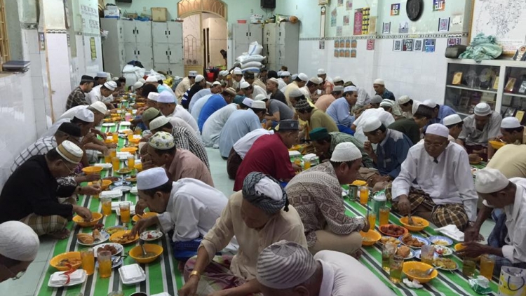 Bui sambai bilan eik Ramadan di mikva Cam Meraong​