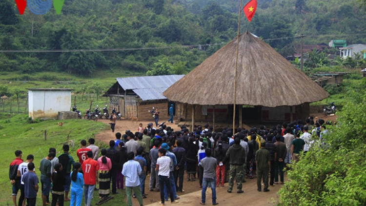 Urang Giẻ- Triêng angaok jalan taphia negar Việt- Lào harei 28/2