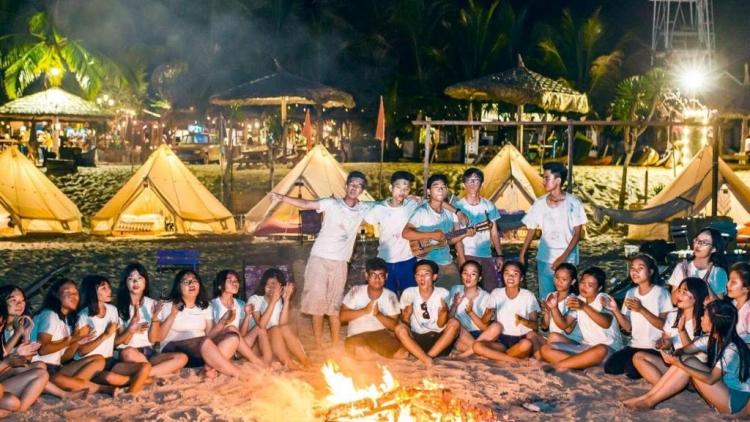 Patagok bruk ngak du lich di bhum tasik gah Meraong Binh Thuan