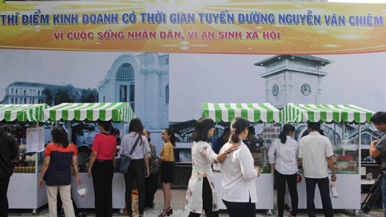 Ban raya Ho Chi Minh meng jalan via he, pho hang rong tal do thi van minh