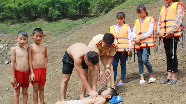 Miễn jien bac ka uranaih umo ala 5 thun di labik hu điều kiện kinh tế-xã hội biak kan kandah