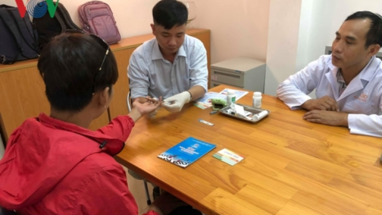 Urang njaom ruak HIV/AIDS di ban raya Ho Chi Minh daok kanda nao iek ruak meng thẻ bao hiem y te
