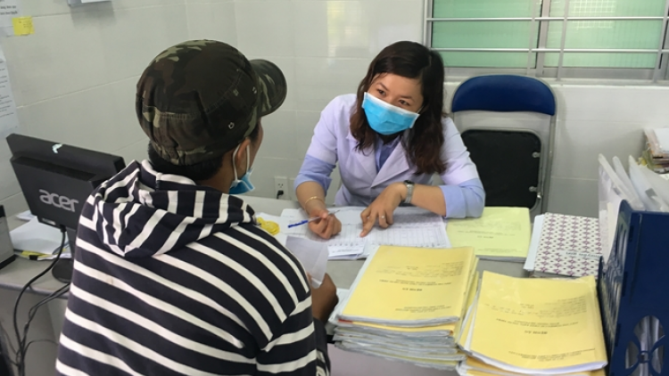 Bến Tre : jaik tabhia saong urang njaom HIV/AIDS​