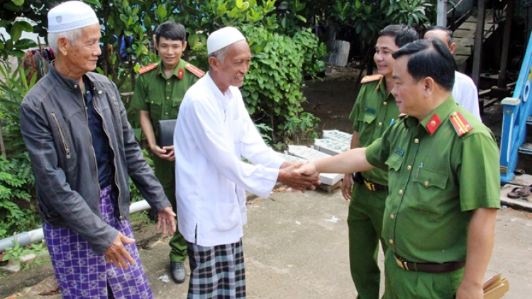 An Phu: Urang bangsa Cam pambak praong bruk oh ngak suan hukum karja