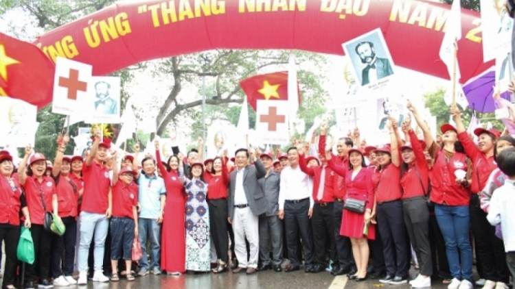 Ông Lâm Thanh Sơn – Urang jakar trak hatai song bruk ngak  "chữ thập đỏ