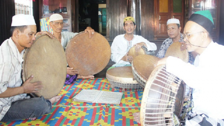 Ragu ragam di dom bangsa takik daok hu daong ngak brei kaya meda jang ragu ragam Việt Nam