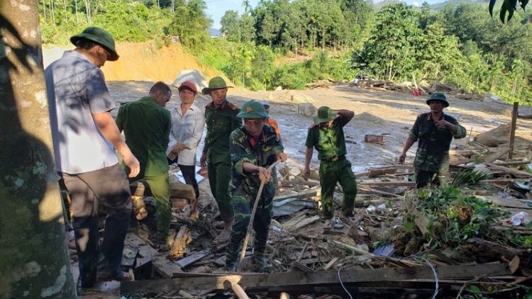 Ndom ka bruk glut jaleih trak di xã Trà Leng song  xã Trà Vân, huyện Nam Trà My, lam sre 61 urang, dalam nan hu 53 urang di palei  1 Trà Leng, 8 urang di xã Trà Vân.