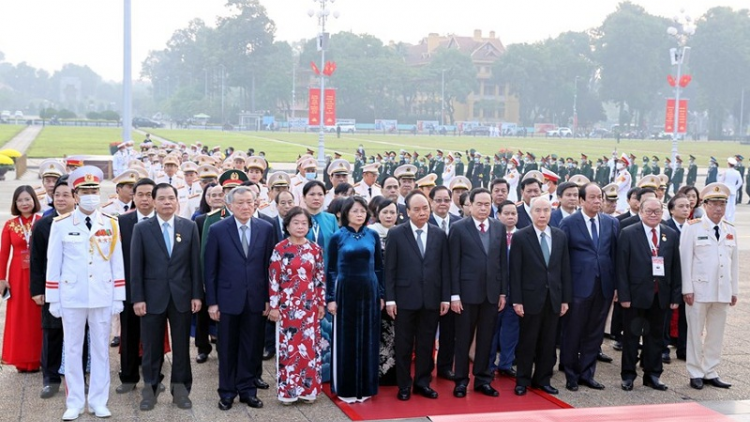 Thủ tướng Rajaei Nguyễn Xuân Phúc ba kaok kapol urang ngak praong di Đảng, Karja tame pok bingu, cuh gilau hadar dhar phol dom Anh hùng liệt sĩ di Đài pahadar dom Anh hùng liệt sĩ di jalan Bắc Son, Hà Nội saong tame rivang Kalan Chủ tịch Hồ Chí Minh