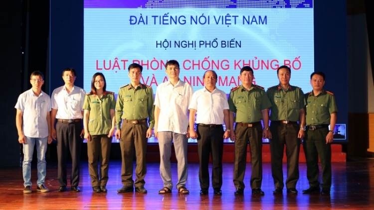 Di pasak papar sap pakat negar, Hà Nội, rayo sap ndom VN pambuak haong Mintri Công an peih nyaom baai brei thau hukum pacang caga khủng bố saong hukum An ninh mạng.