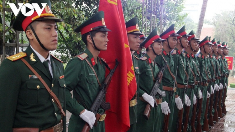 Mentri Quốc phòng saong Bộ Tư lệnh Quân khu 4 brei tagok quân hàm ka dom urang jakar, urang lin chuyên nghiệp, hạ sĩ quan urang lin di Đoàn Kinh tế - Quốc phòng 337, Quân khu 4 metai tuk ngak bruk