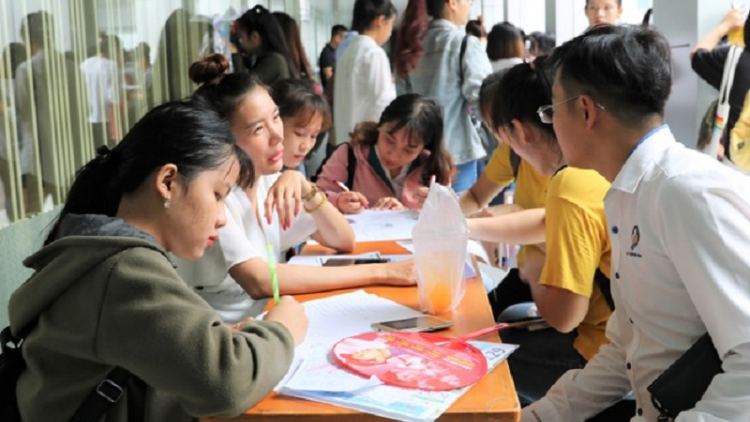 Sangka iek prong ka dom bruk pachot tuk sinh viên nao duah bruk ngak