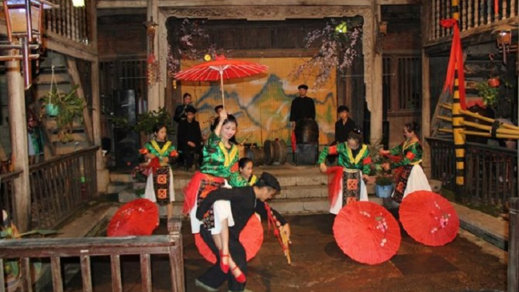 Harei pataom rakle H’Mông mbang ka 7 thun 2021 meda hu peih tabiak di huyện Đồng Văn (Hà Giang) meng harei 30-4 tal 2-5.