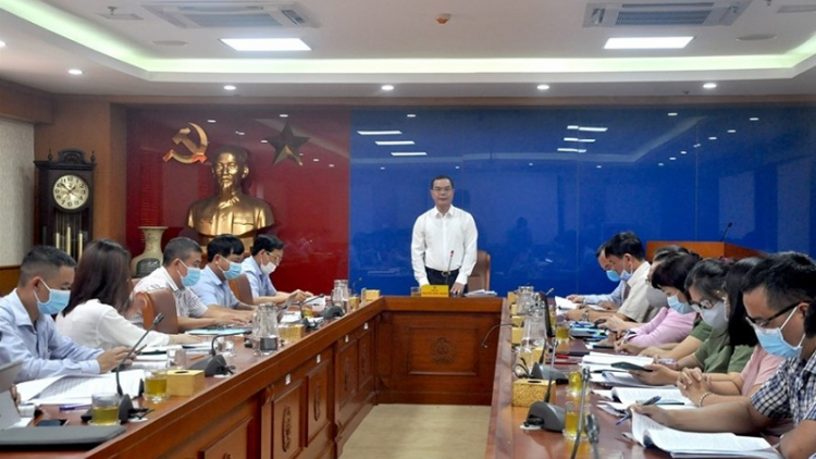 Harei ini, di Hà Nội, Tổng Liên đoàn Lao động Việt Nam ginum biai online saong Liên đoàn lao động dom tỉnh, ban ka bruk urang ngak gaok kan kandah kayua Covid-19