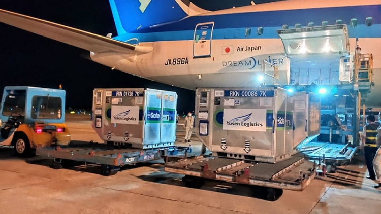 Mesup 2/7, 400.000 mbang  vaccine dalam abih tih 1 triệu mbang bo Japon  alin brei  Việt Nam piah pacang caga  Covid-19 hu mai tal mblang kapan haoh Tân Sơn Nhất-TPHCM.