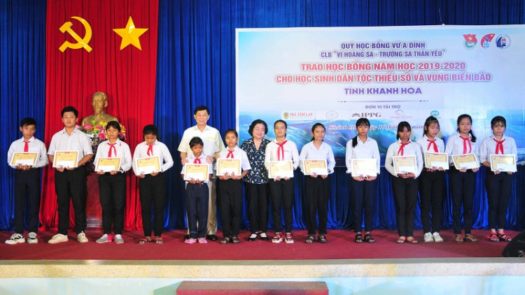 Bilan 3 ini, lac tukvak kadung jien bac Vừ A Dính ginup 22 thun. Meng hatai caong lac yaok paok jien bac hu brei nao, atau sa danak dak hu peih ngak, lac hu sa hatai caong hu pambuak seok par atah.