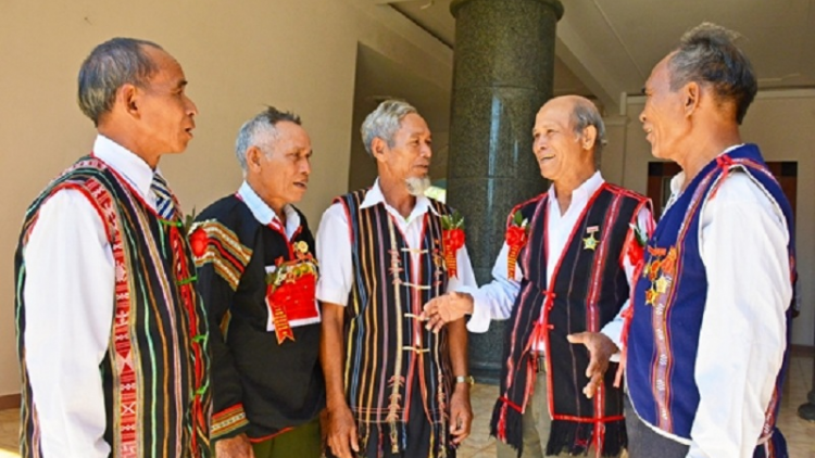 Taha palei A Blong, ba akaok nao dahlau di urang Rơ Măm labik biên giới Mô Rai