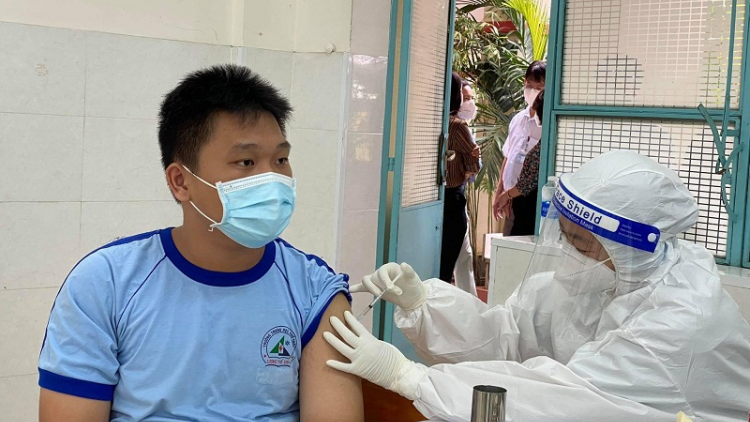 Harei ni (23/11), Hà Nội peih bruk klauk vaccine pacang Covid-19 ka uranaih meng 15-17 thun