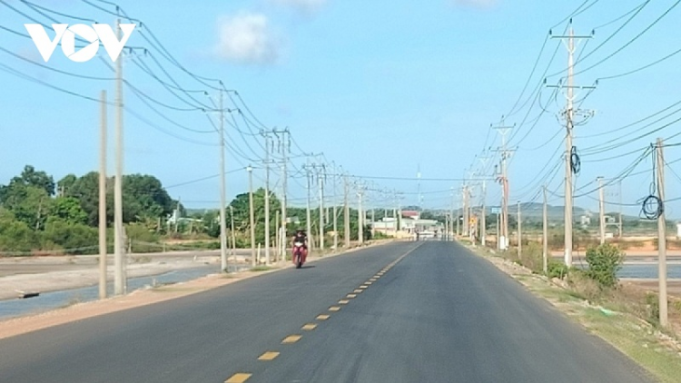 Pambuak jalan mbak nao mai caga ka bruk cak rok patagok bhum tapen tasik di tinh Bình Thuận