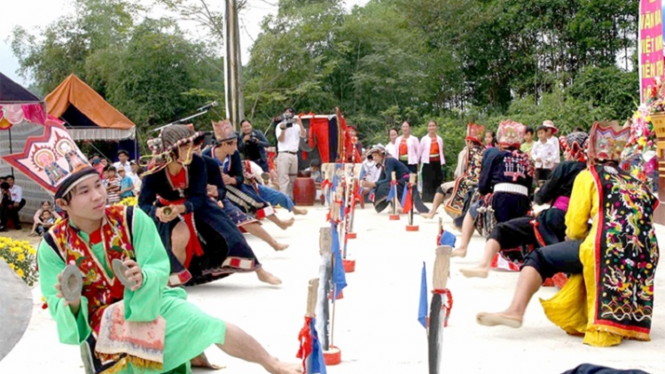 Tijuk  danak dak dong roh duah,  khik ramik saong patagok  ilamu phi vật thể dom bangsa takik