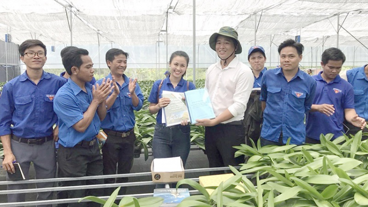 Dam dara bangsa takik Tây Nguyên eng drei padang mbang ngui kreih camin di dom puk palei