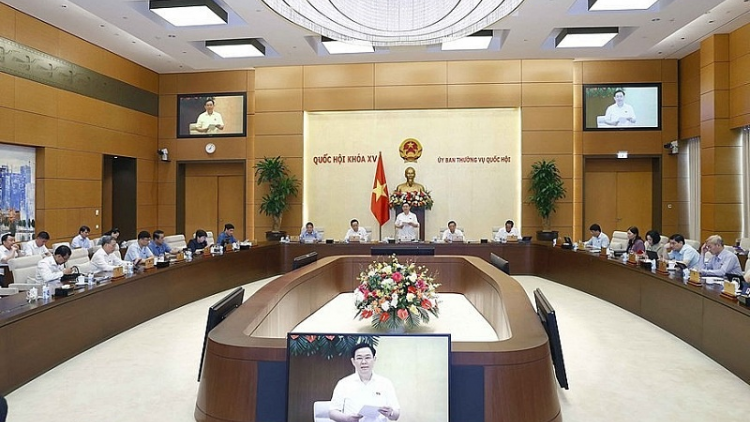 Patui veik mbang nyaom biai asal kadha Hukum bilan 8 di Ủy ban Thường vụ Quốc hội