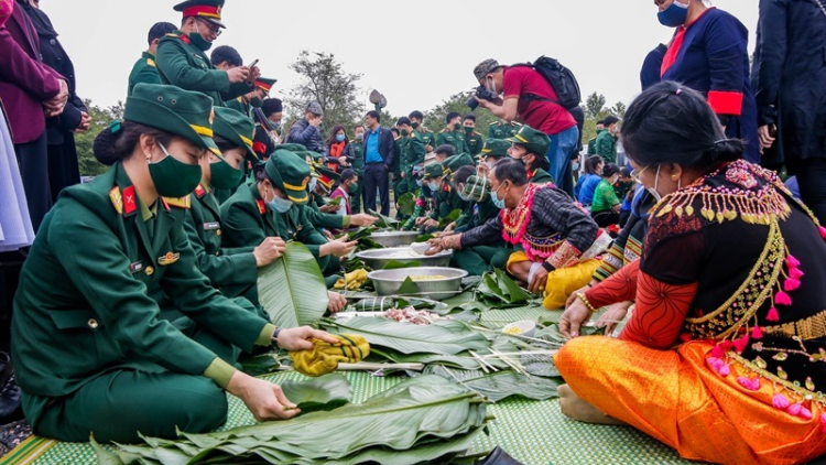 Bruk ngak piah raok Tet Nguyen dan thun anek sak Rimaong saong Danak “Papaok ahar bánh chưng hijao saong urang kathaot mbang Tet” thun 2022 hu peih tabiak di Palei Ilamu –Dulich dom bangsa Viet Nam meng harei 21 – 24/1